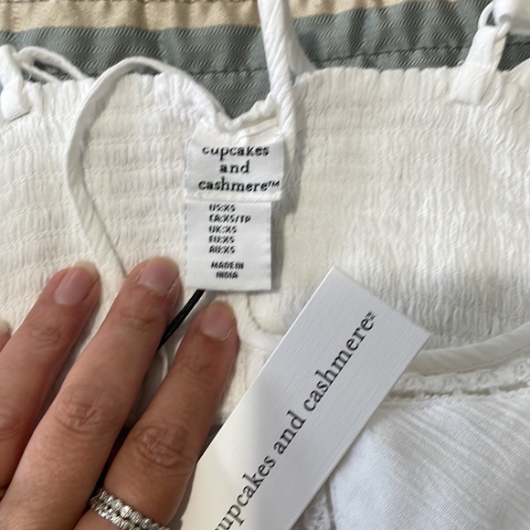 Adorable boho style flowy white dress - Picture 3 of 7